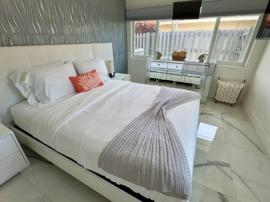 Amazing Home W Heated Pool 8 Mins To The Beach Lighthouse Point Exterior photo