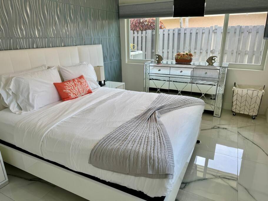 Amazing Home W Heated Pool 8 Mins To The Beach Lighthouse Point Exterior photo